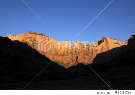ザイオン国立公園タワー・オブ・ザ・バージンとウェスト・テンプル ザイオン国立公園タワー・オブ・ザ・バージンとウェスト・テンプル 9553755