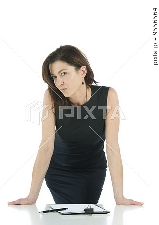 adult woman in front of the desk 9556564
