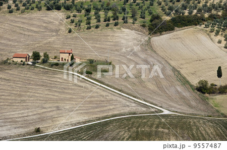 tuscan landscape 9557487