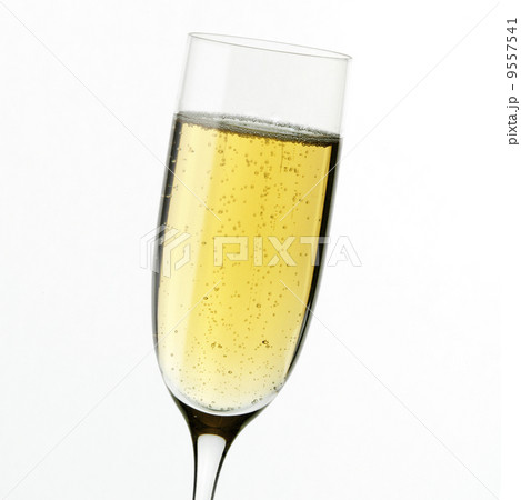 A champagne flute against a white background. 9557541