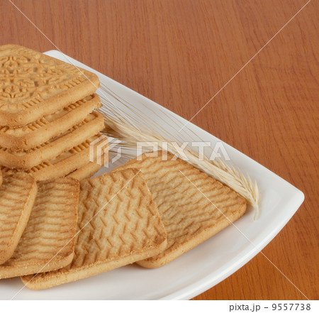 Fresh sweet biscuits on a plate 9557738