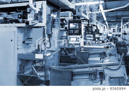 conveyor in modern plant 9560994