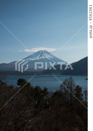 富士山と笠雲 富士山と笠雲 9562061