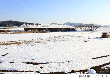 雪解け間近のｓｌ情景の写真素材