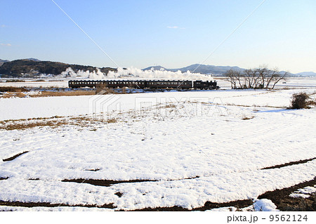 雪解け間近のｓｌ情景の写真素材