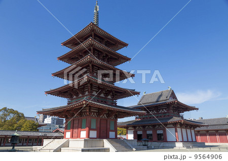 四天王寺五重塔と金堂 9564906