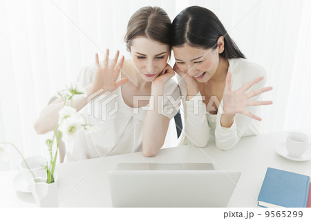 2人の女性 2人の女性 9565299