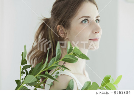 女性のビューティーシーン 9565384