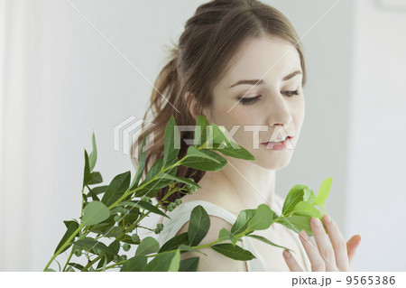 女性のビューティーシーン 9565386