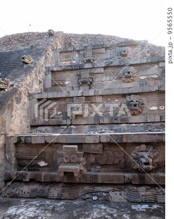 メキシコ・テオティワカン ケツァルコアトルの神殿 メキシコ・テオティワカン ケツァルコアトルの神殿 9565550
