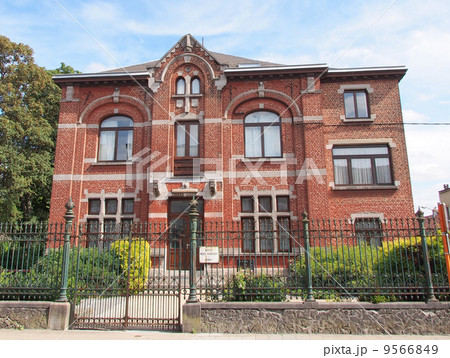 ヨーロッパの高級住宅 9566849