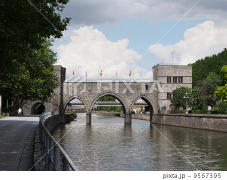 ベルギー　トゥルネー　トル橋 9567395