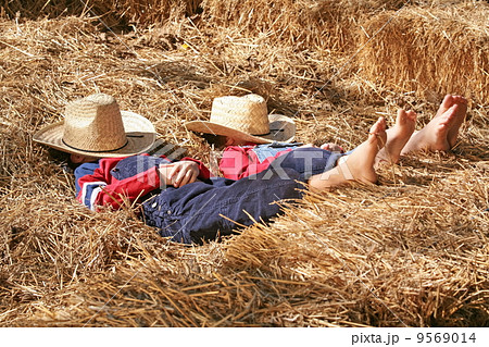 Boys Sleeping 9569014