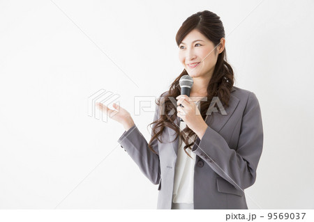 有話筒的衣服婦女 照片素材 圖片 圖庫