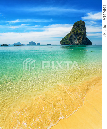 Clear water and blue sky. Phra Nang beach, Thailand 9569691