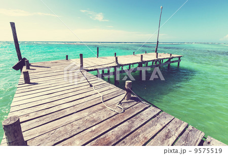 Boardwalk on beach 9575519