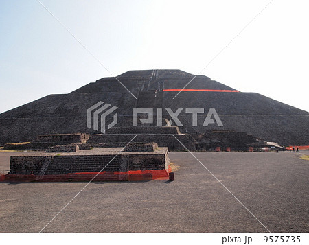 メキシコ・テオティワカン　太陽のピラミッド 9575735