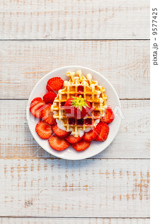 Strawberries and wafer 9577425