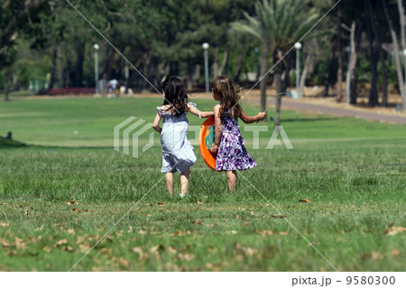 Young girls Young girls 9580300