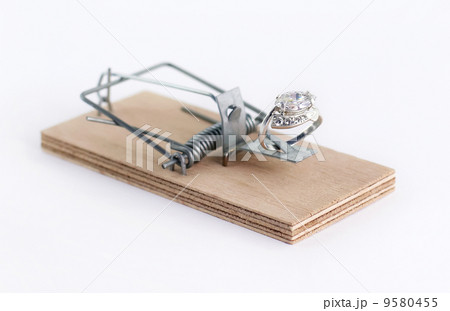 Diamond Ring wedding gift on mouse trap 9580455