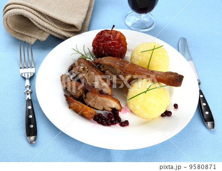 Duck leg with potato dumplings, red apple and cranberries Duck leg with potato dumplings, red apple and cranberries 9580871