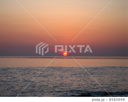 オホーツク海に沈む夕日 オホーツク海に沈む夕日 9583049