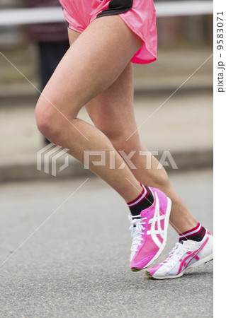 女子マラソンランナー 9583071