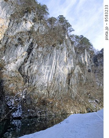 岩手県一関市のげいび渓（錦壁岩） 9583233