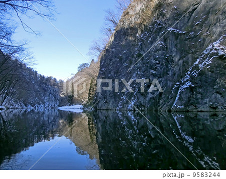 岩手県一関市のげいび渓（凌雲岩） 9583244