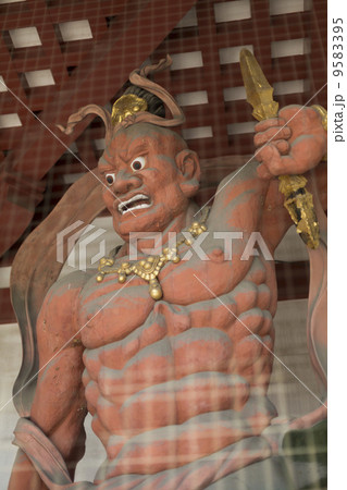 四天王寺中門の金剛力士像 9583395