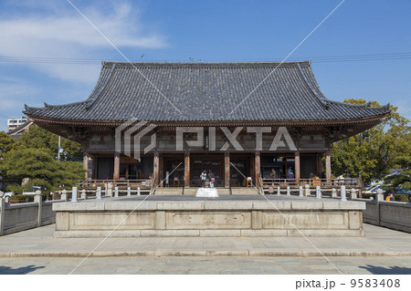 四天王寺の六時礼讃堂と石舞台 四天王寺の六時礼讃堂と石舞台 9583408