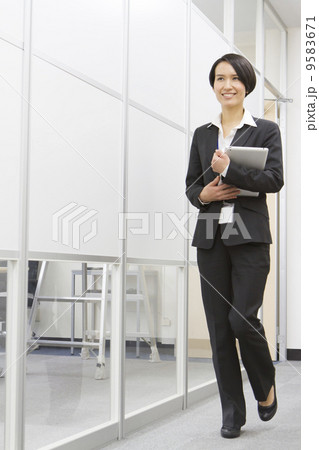 働く女性イメージ 働く女性イメージ 9583671