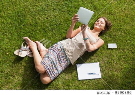 Female student using tablet PC at the park 9590396