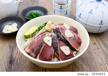 鰹のたたき丼の写真素材