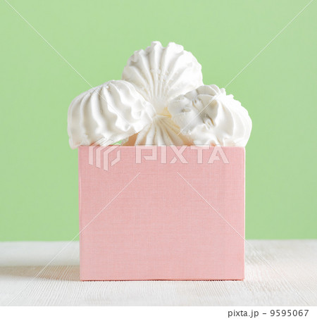 White marshmallow dessert in pink box White marshmallow dessert in pink box 9595067
