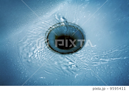 water in a sink 9595411
