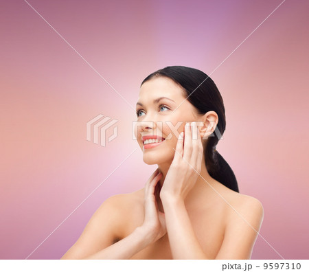 smiling young woman smiling young woman 9597310