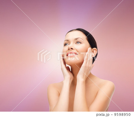 smiling young woman smiling young woman 9598950