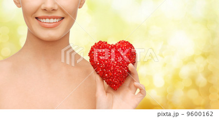 beautiful woman with red heart 9600162