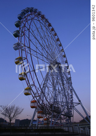 薄暮の観覧車 9601342