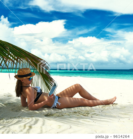 Young woman with tablet pc at the beach 9614264