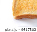 トースターで焼いた食パン 9617302