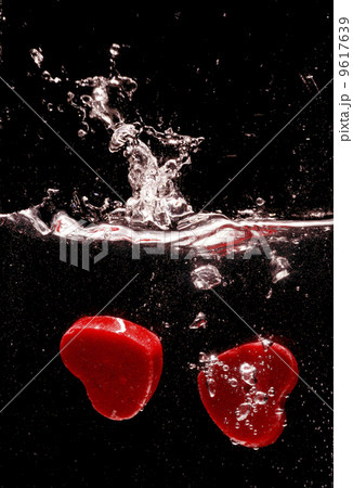 Valentine hearts make a splash 9617639