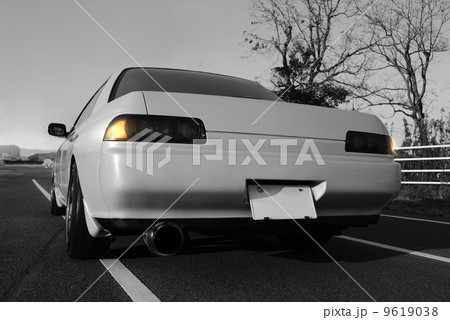 車のリヤビュー 車のリヤビュー 9619038