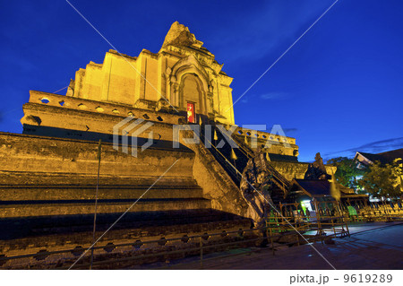 chedi luang temple in chiang mai,thailand 9619289