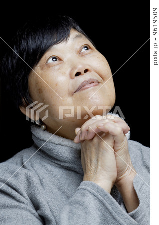Asian woman praying and praising the Lord 9619509