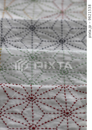 カラフルな刺し子の布巾　麻の葉模様の刺し子 9621538