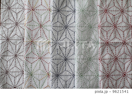 カラフルな刺し子の布巾 麻の葉模様の刺し子 カラフルな刺し子の布巾 麻の葉模様の刺し子 9621541