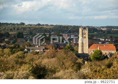 ベルギーの田舎町 丘の間の町並みと教会の塔 ベルギーの田舎町 丘の間の町並みと教会の塔 9622751