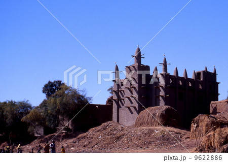 モプティの対岸の村にあるモスク 9622886